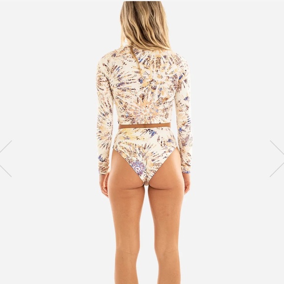 Jetty Ladies Taylor Cropped Rash Guard - Picture 2 of 3